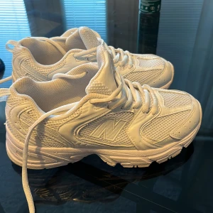 New Balance  - Nytt skick, använda fåtal gånger. Storlek 37 💕