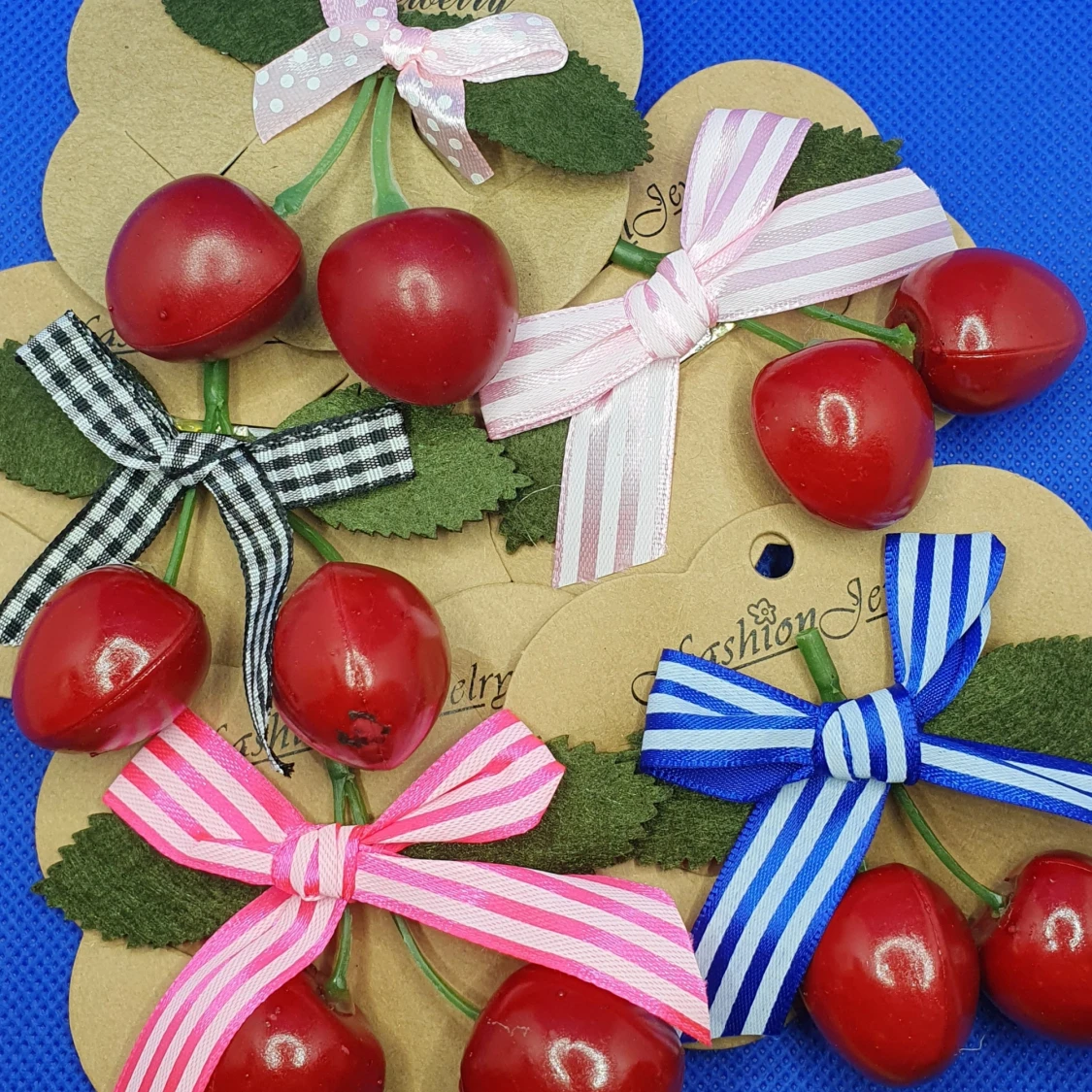 2 st hårspännen - Körsbär