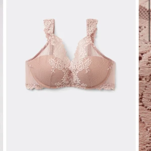 Intimissimi  - Nästintill oanvänd, super skick som ny, säljer då den inte riktigt passar mig