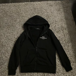 Peak performance hoodie - Säljer för att den är för liten, storlek S