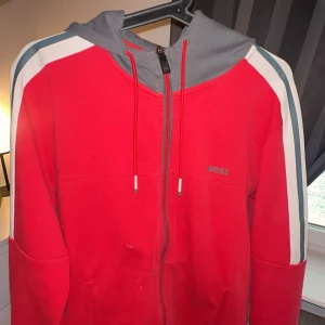 Hugo boss - Hugo boss hoddies skriv till mig så kan det diskuteras pris