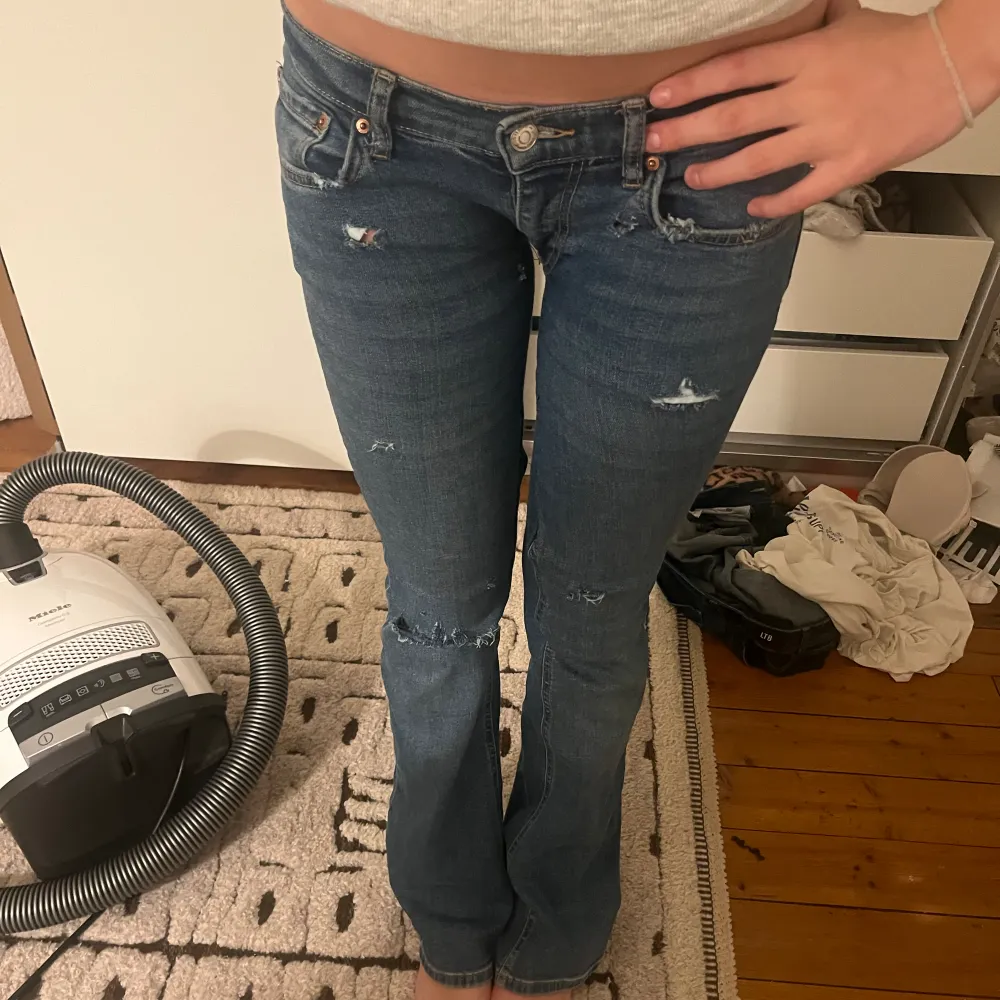  Low wast Jättesnygga blå Jeans💗. Jeans & Byxor.