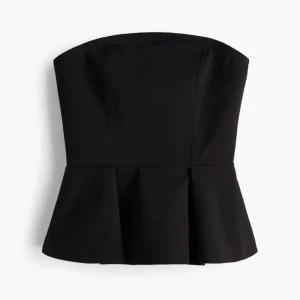 Svart volangtopp  - Oanvänd superfin svart topp från hm ❣️