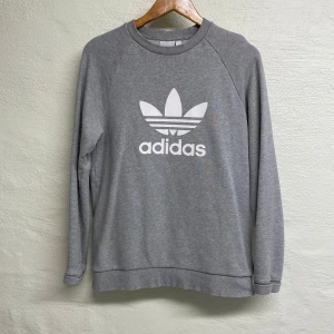 Adidas tröja - Adidas tröja i storlek XS/S.
