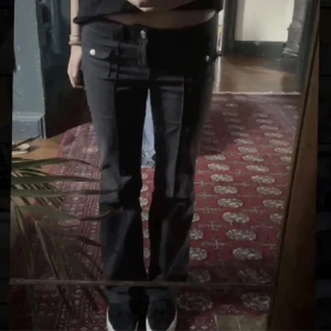 Hm jeans - Säljer dessa super fina hm jeans då dom inte kommer till någon användning på senaste💗 i storlek 34 men passar även 36. 