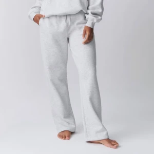 Mjukis byxor  - Gråa mjukis från Gina som inte kommer till användning ://