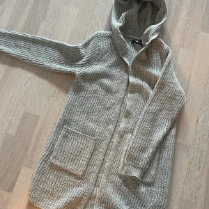 Stickad grå kofta  - Storlek Xxs 