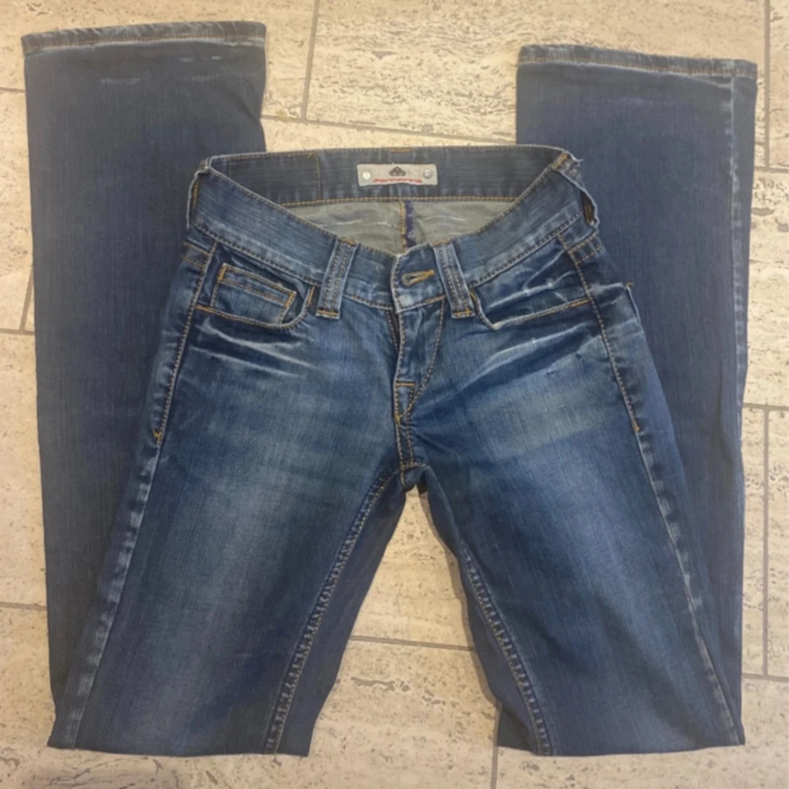 Lågmidjade bootcut jeans