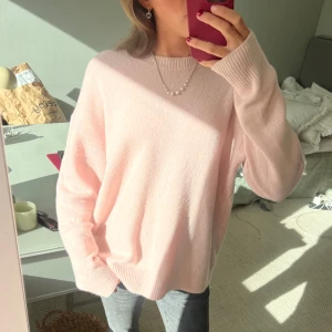 Kashmir tröja  - Så fin kashmir tröja i 100% kashmir i väldigt fint skick. Bara använd fåtal gånger☺️☺️