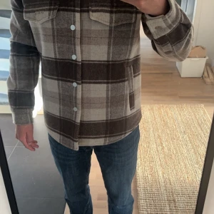 Arigato Overshirt - Säljer min arigato Overshirt helt ny med lapp kvar, strl L 