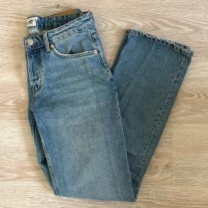 Jeans Icon - Light Used  - Jättefina jeans som jag använt ca fem gånger bara så i nyskick men tyvärr för små för mig. Nypris 400kr 💙💙