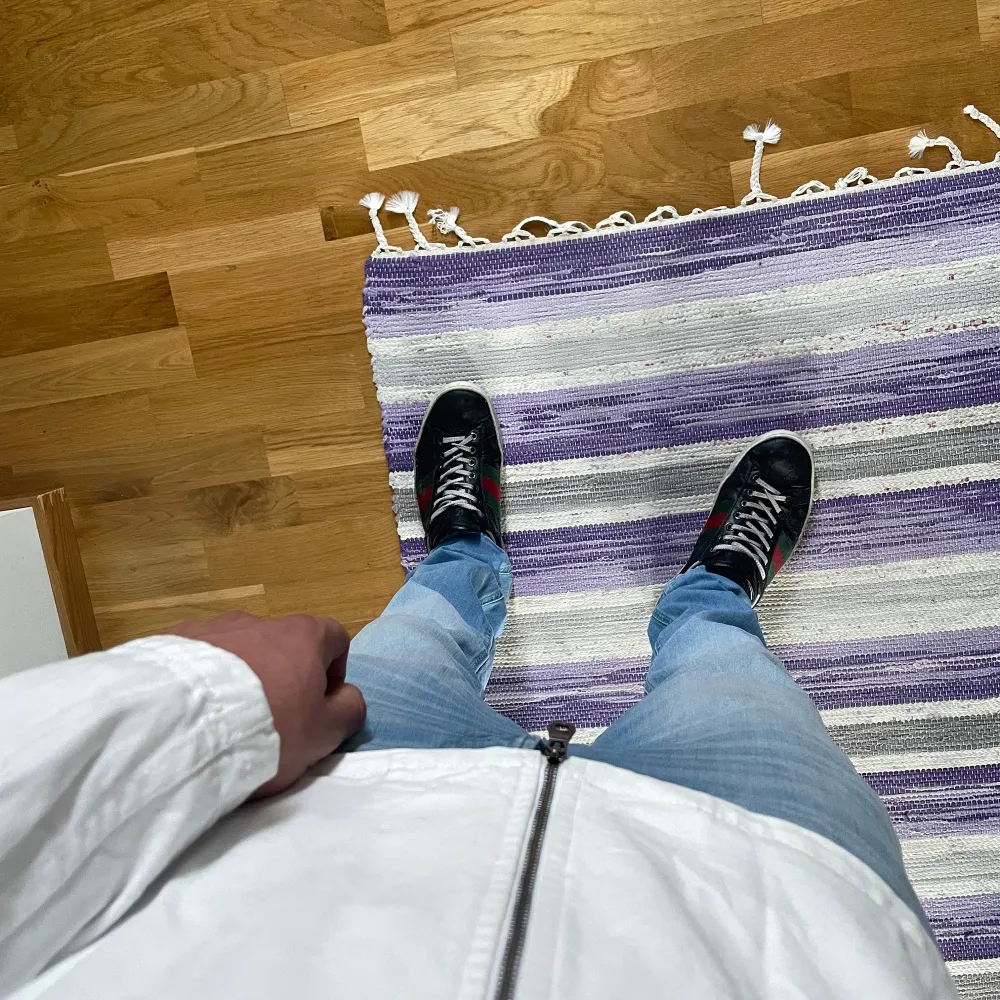 Säljer denna sjukt feta overshirten i storlek M. Overshirten är i väldigt fint skick och sitter väldigt snyggt. Pris kan diskuteras vid snabb affär endast.💰. Takit.