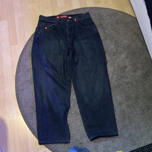 Jnco jeans  - Inga fel alls används inte längre, kom gärna med bud eller frågor. Pris går självklart att diskuteras vid snabb affär🔥💛, tar inga byten 🫤