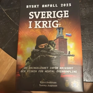 Ryskt Anfall 2023: Sverige i Krig - Boken 'Ryskt Anfall 2023: Sverige i Krig' av Björn Andersson och Tommy Jeppsson handlar om Sveriges beredskap inför ett potentiellt ryskt anfall. Den diskuterar aningslöshet inför krigshot och risken för mental överrumpling, med fokus på strategiska och militära aspekter.