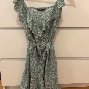 Tre klänningar från SHEIN  - 2 Snygga blå klänning från Shein. 