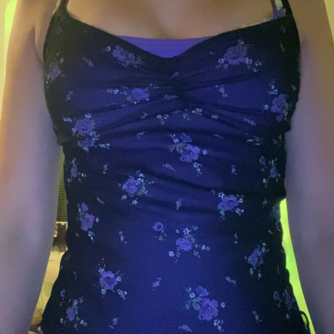 Blommig lila linnetopp - 1