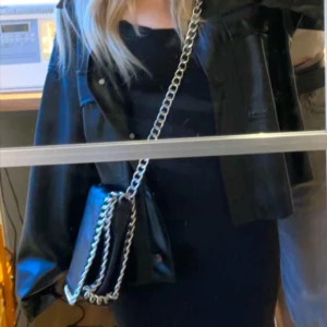 Tiamo väska - Snygg men använd Tiamo väska! Perfekt till alla tillfällen. 