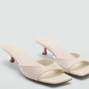 Beige sandaler med klack från mango 39/40 ! SÖKER! - Söker!! Klackar från mango eller liknande med liten klack, beiga/vita/cremefärgade