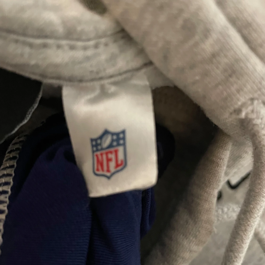 Grå Raiders hoodie med NFL-märke - 3