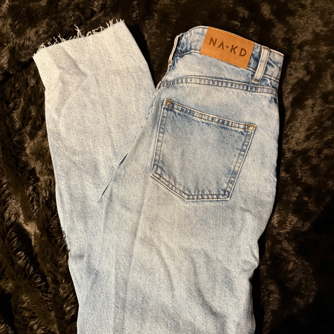 Ljusblå jeans från NA-KD