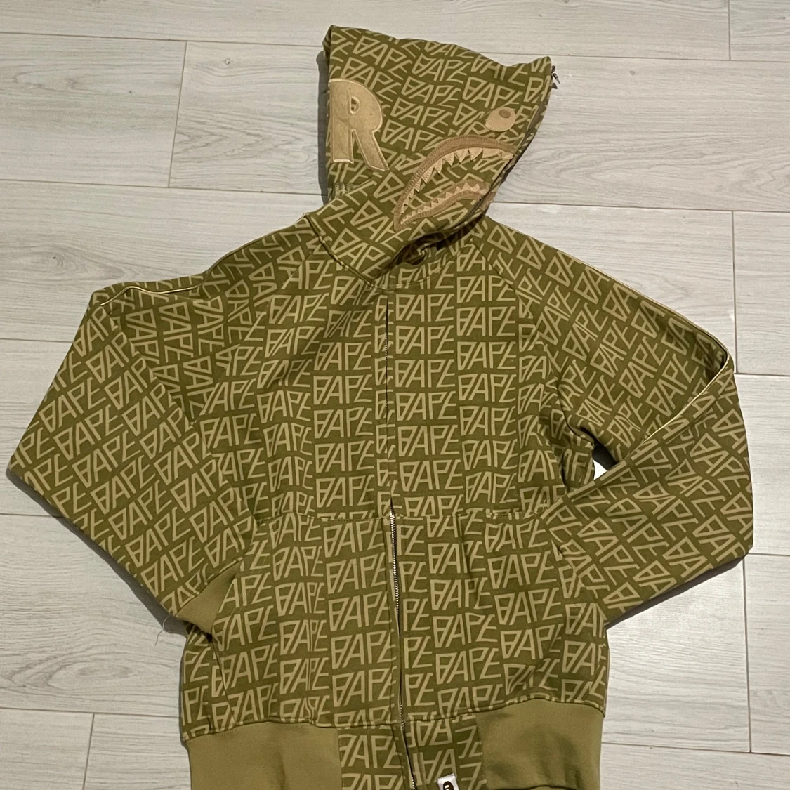 Grön hoodie från A Bathing Ape