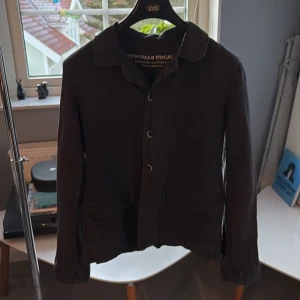 Overshirt från märket Syngman Cucala’s spring/summer collection 2010. - Overshirt från märket Syngman Cucala’s spring/summer collection 2010. Passar som en stor small.