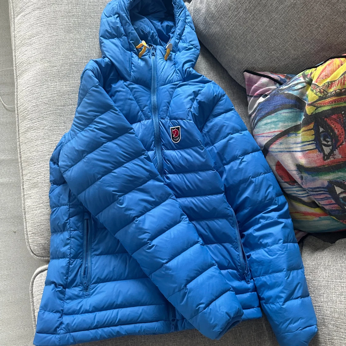 Blå dunjacka från Fjällräven