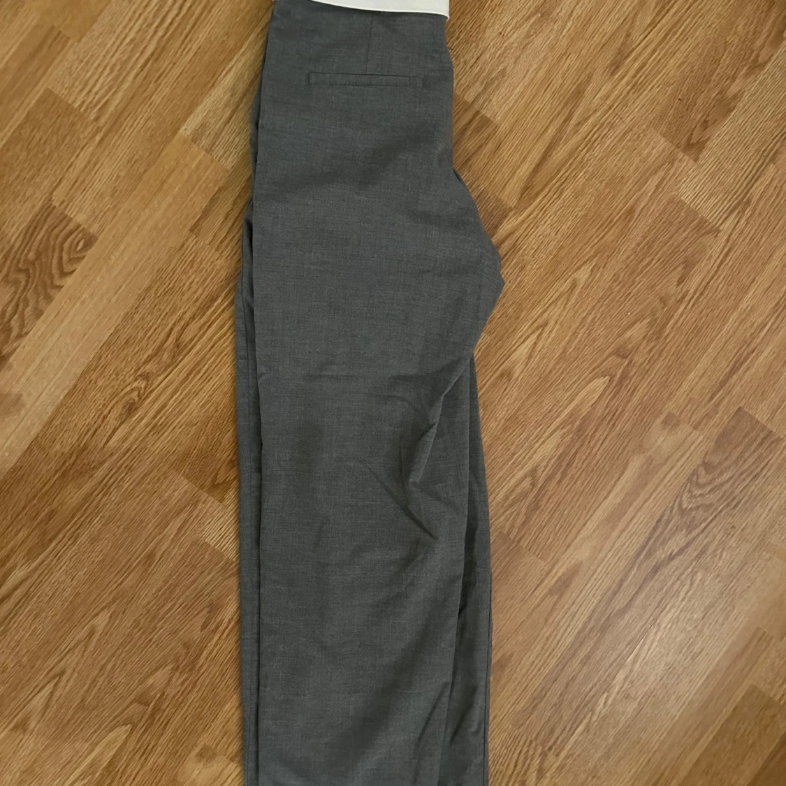 Grå kostymbyxor från Stradivarius - 1