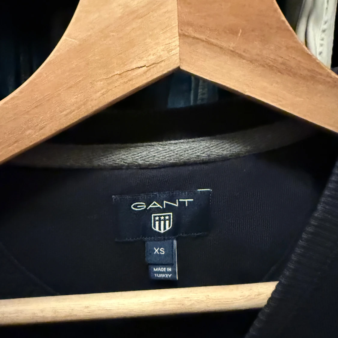 Mörkblå sweatshirt från GANT - 1