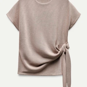 Knyttopp från zara - Så så så fin topp från zara❤️ populär och sååå fin!! Använd några få ggr men nyskick❤️