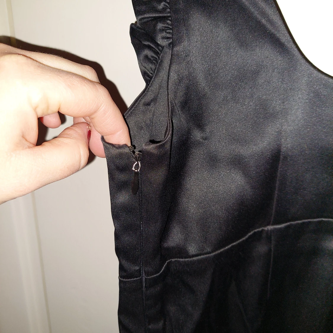 Svart klänning från Gina Tricot - 3