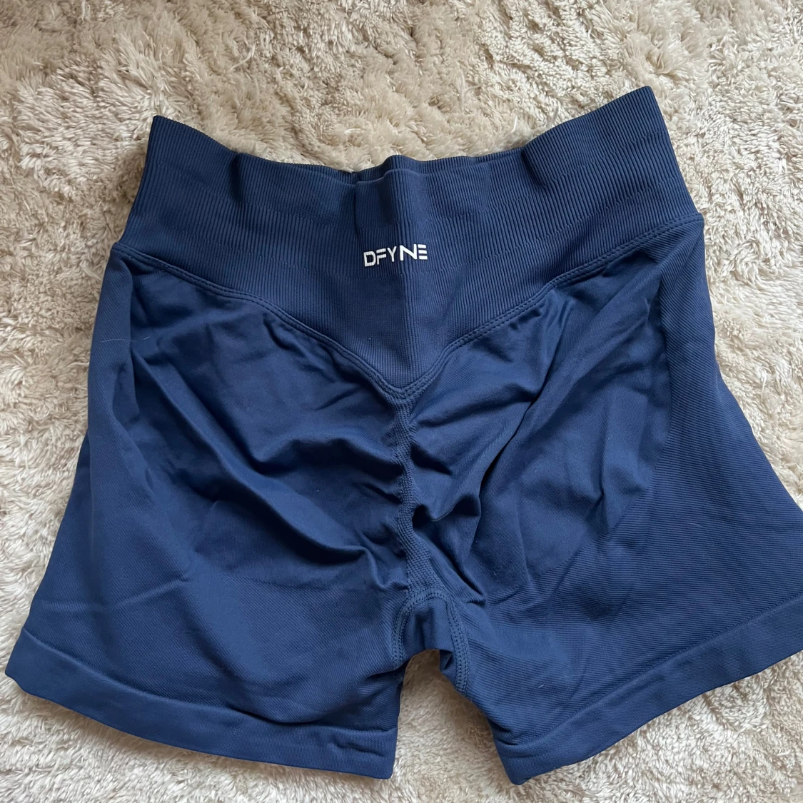 Mörkblå träningsshorts från DFYNE - 1