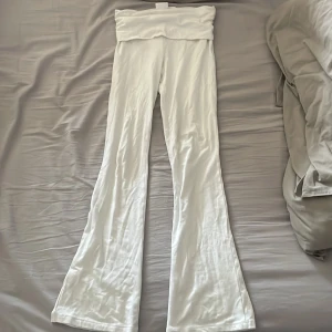 Yoga pants bootcut - Ett par helt nya yoga pants från Gina.  Använda 2 ggr max