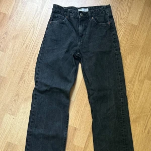 Straight jeans - Straight loose jeans i fint skick, mid midja