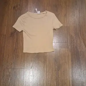 Fin beige t shirt