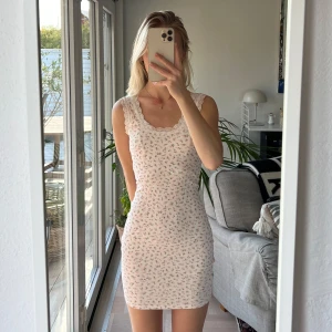 Klänning - Klänning från H&M. Pris kan alltid diskuteras ⭐️