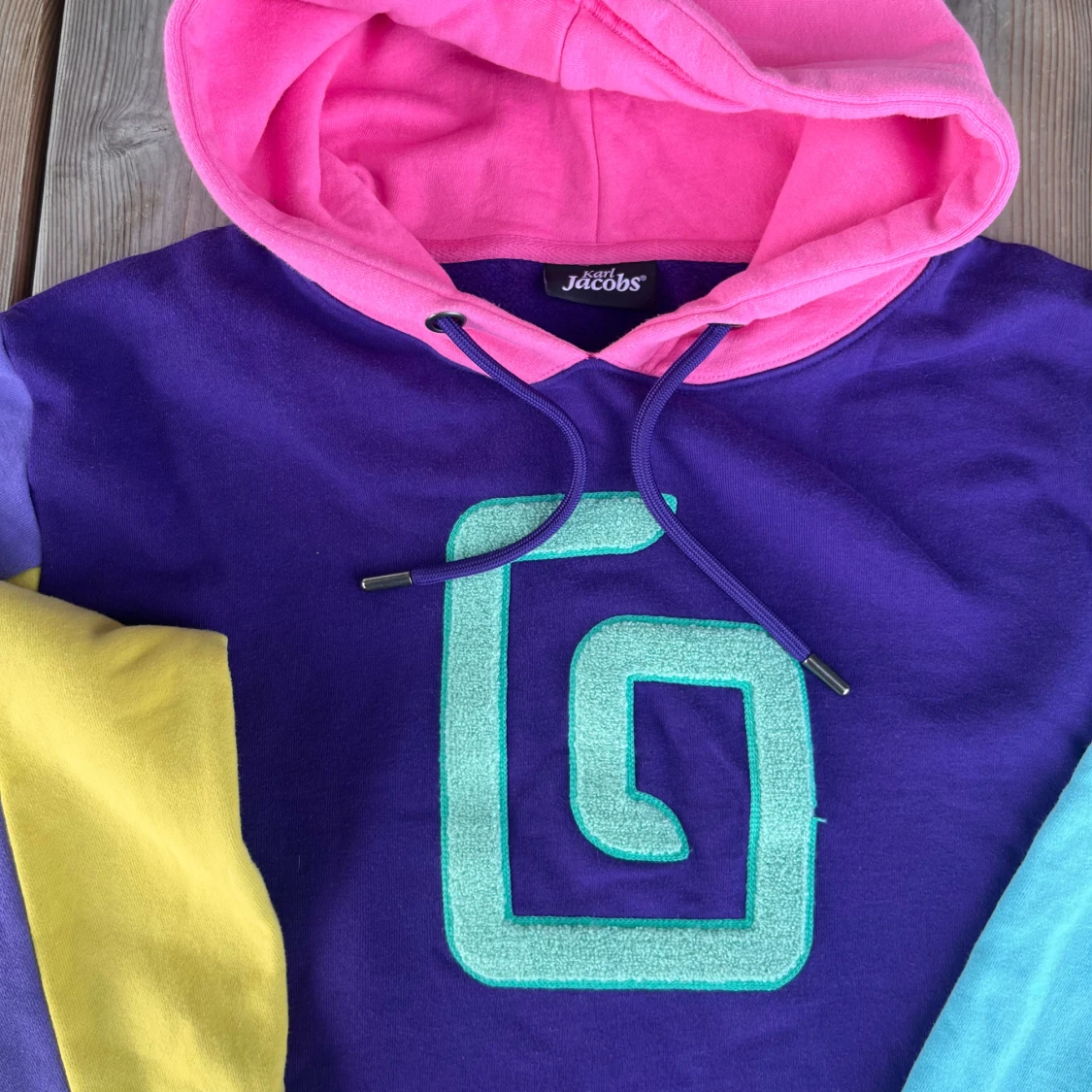 Färgglad hoodie från Jschlatt - 91