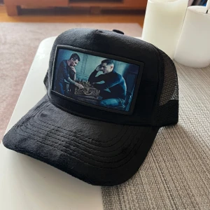 Ontopmerch velvet keps  - Säljer snygga trendiga kepsar till ett bra pris, hör av er vid frågor Mvh/Idi