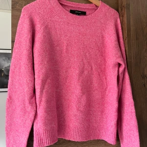 Stickad tröja  - Stickad tröja från vero Moda  Knappt använd 
