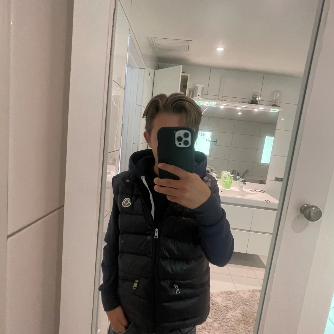 Svart moncler väst  - 90