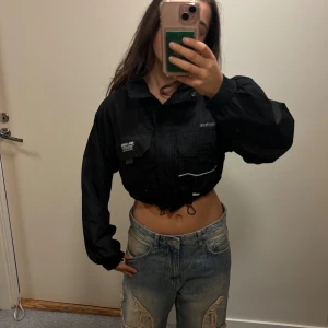 Svart jacka - Kort svart jacka, skön