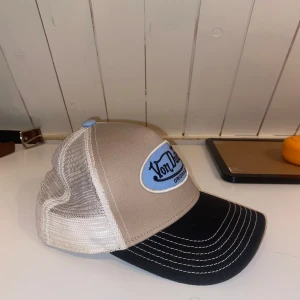 Von dutch keps  - Lite smutsig där bak men där fram är den som ny Endast använd ungefär 3 veckor