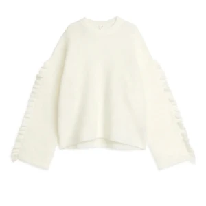 Mohair tröja - Säljer denna helt oanvädna arket,mohair tröjan som är helt slutsåld. Den har aldrig användts och den har inga defekter eller något sådant, postar snabbt!