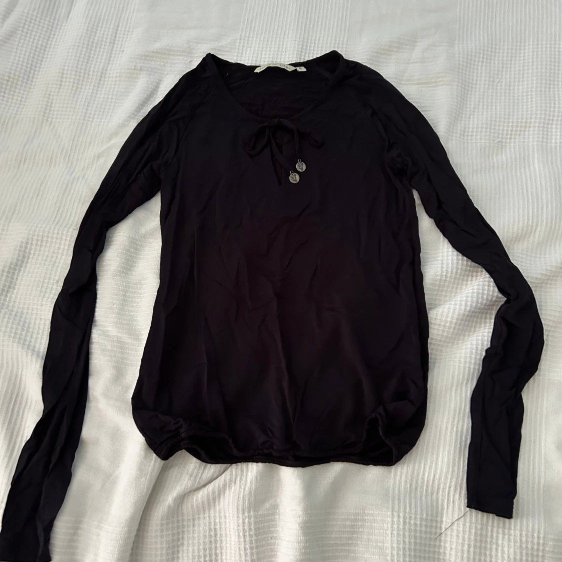 Svart långärmad tröja från House of Lola
