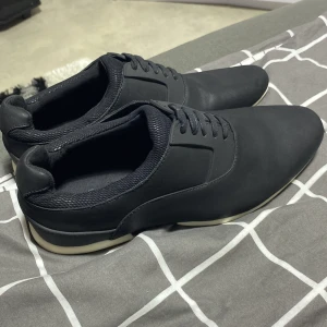 Urban eleganta skor - Inte alls använda skor fint på eleganta kläder betalda 1500kr så 800 tycker jag är ganska rättvist.