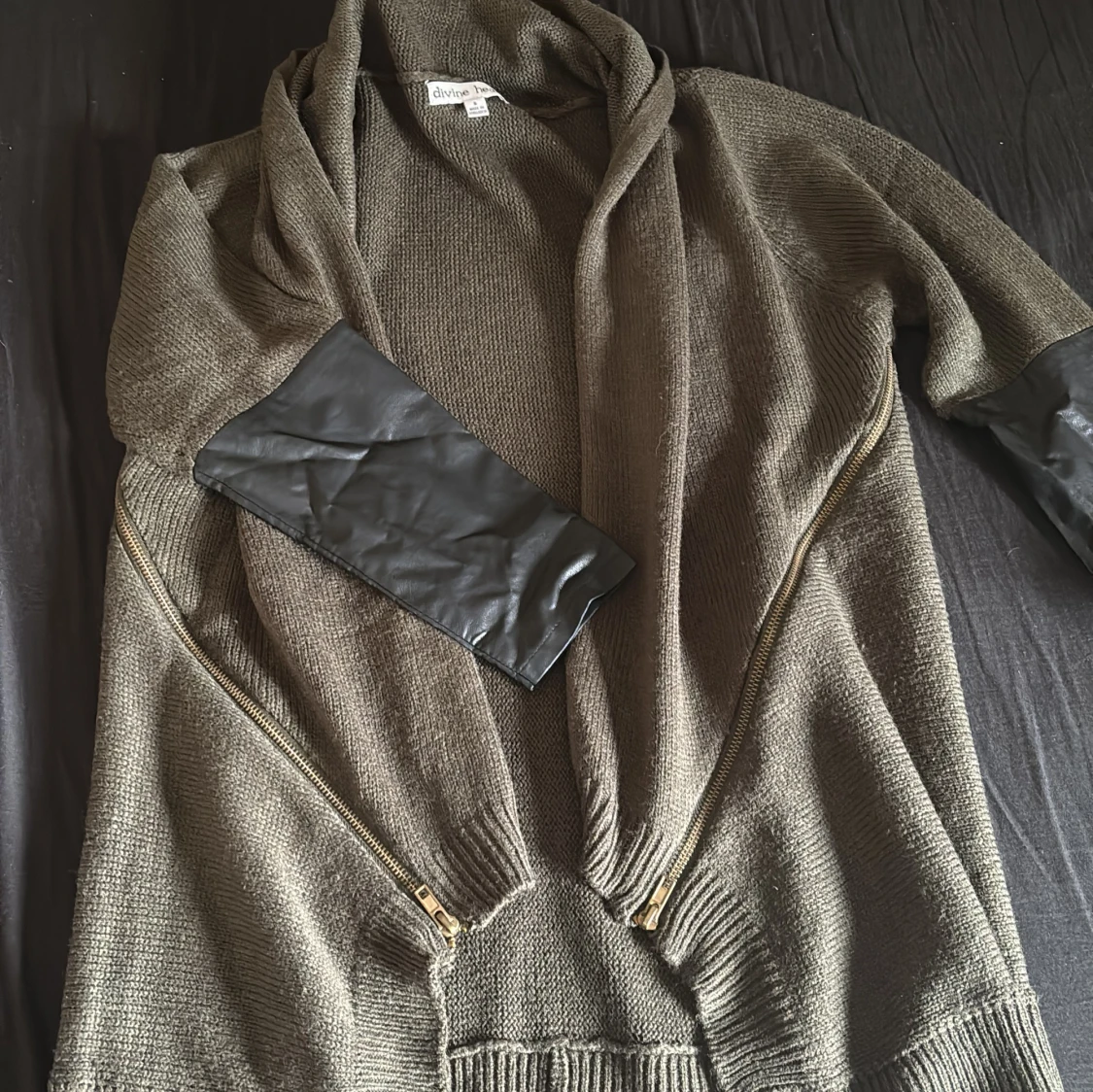 Olivgrön kofta från Divine Heart - 90