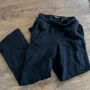 Lågmidjade mjukisbyxor  - Lågmidjade mjukisbyxor från Bikbok 