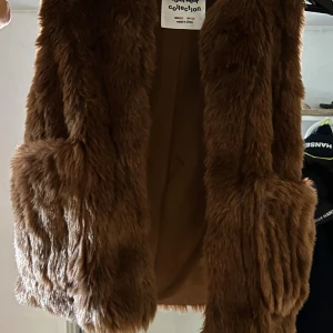 Päls väst  - Brun päls väst från zara.