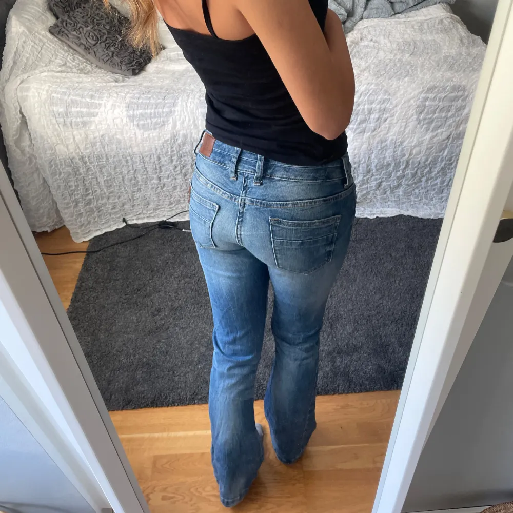 Supersnygga lågmidjade bootcut jeans ifrån Big Star. Bra skick och perfekt inför hösten !. Jeans & Byxor.