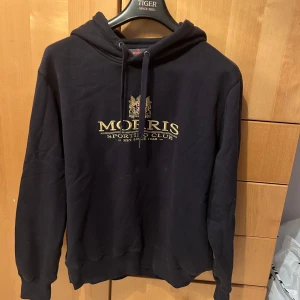 Morris hoodie - Nästan aldrig använd, inga hål eller nått synligt som tyder på användning. Storlek L